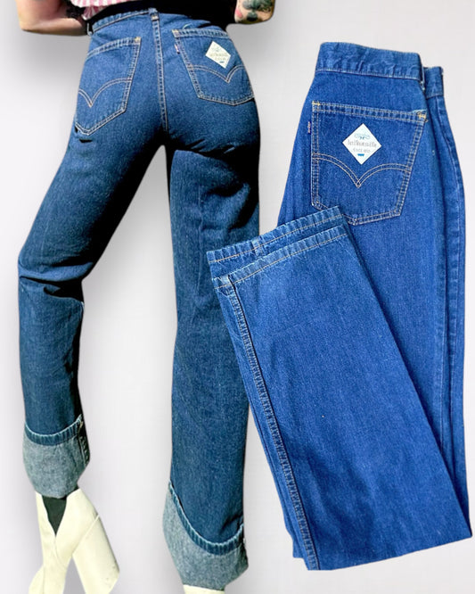 70’s LEVI’S blue tab, wide/straight-leg fit. Dark Wash jeans. W 29”