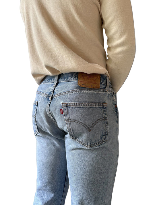 90’s Levi’s 501 light wash straight leg denim jeans (32)