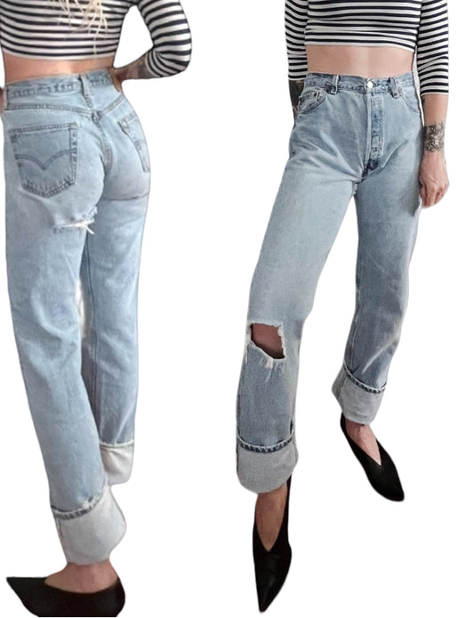90’s Levi’s 501 straight leg light wash distressed denim jeans (32”)